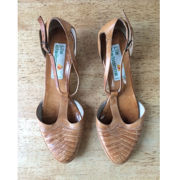 SOLD - Vintage T-strap Leather Sandal 7.5 - Picture 1 of 5